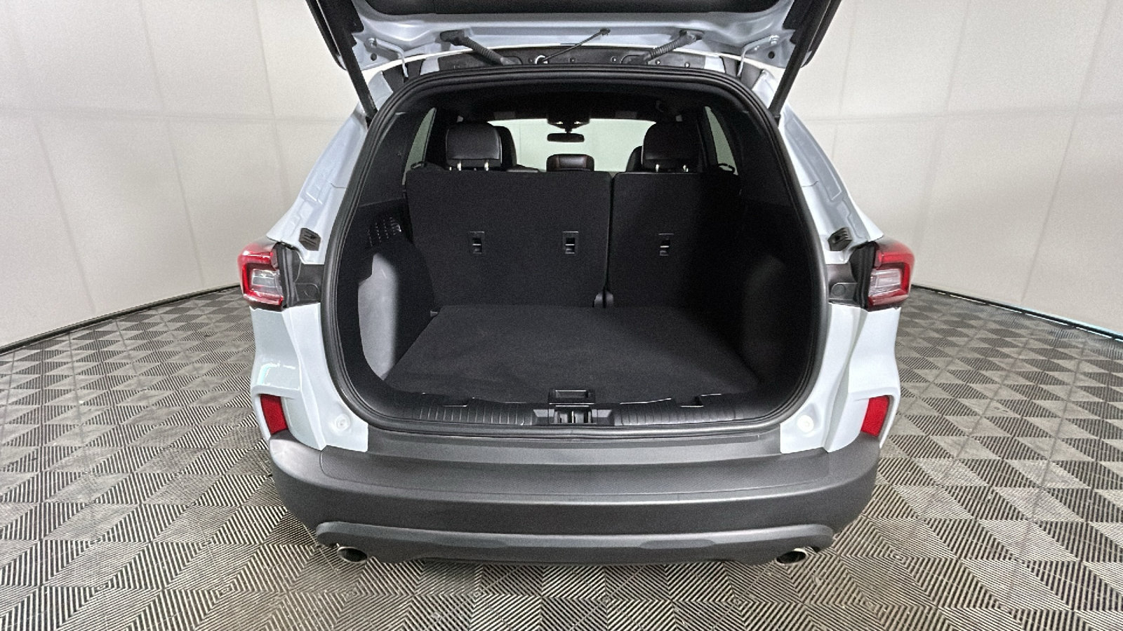 Used 2025 Ford Escape ST-Line Select AWD/4WD image 33