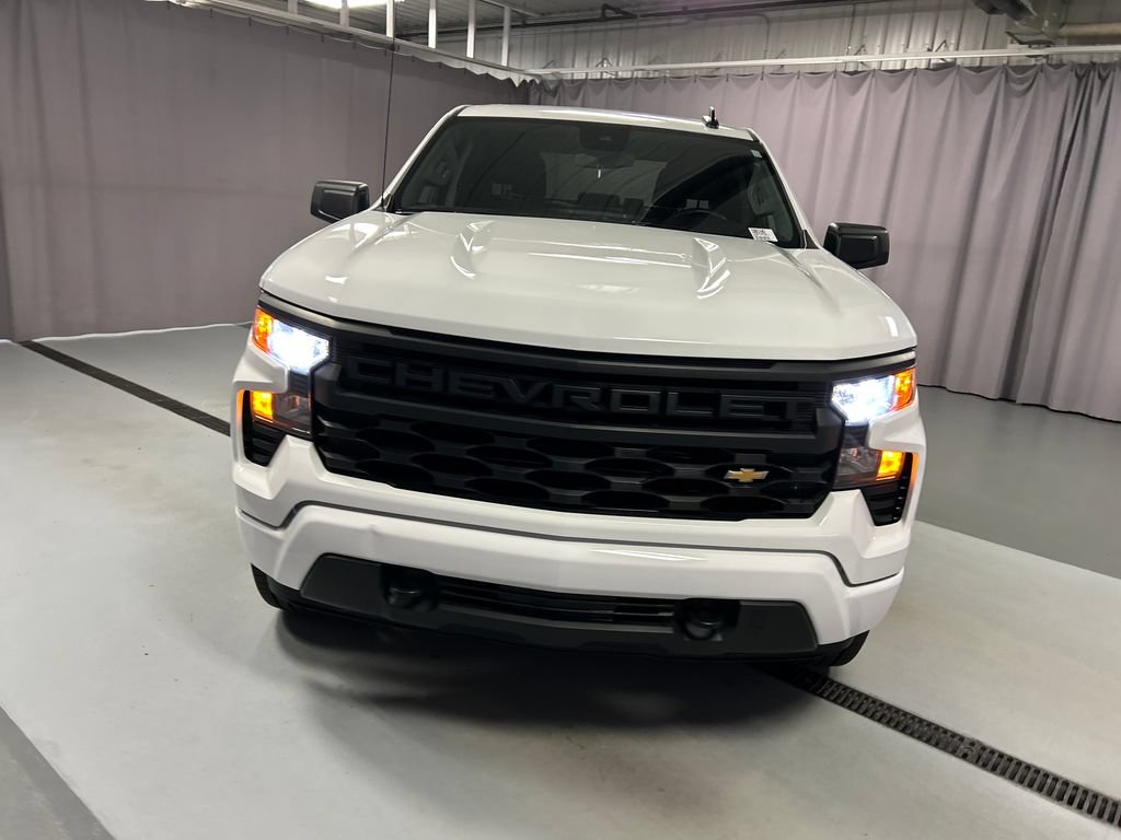 Used 2024 Chevrolet Silverado 1500 Custom AWD/4WD image 2