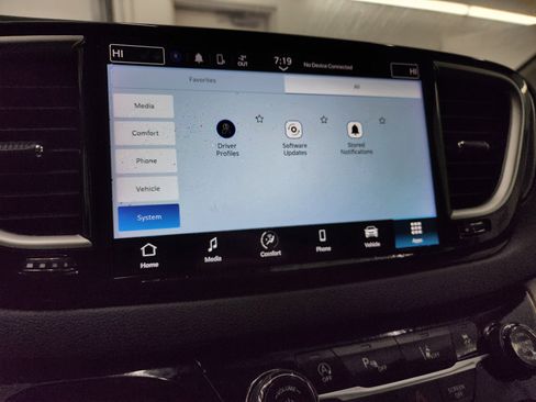 Used 2024 Chrysler Pacifica Touring-L image 54