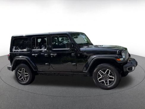 Used 2025 Jeep Wrangler Unlimited Sahara AWD/4WD image 16