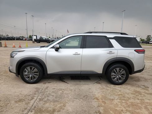 Used 2025 Nissan Pathfinder SV FWD image 8