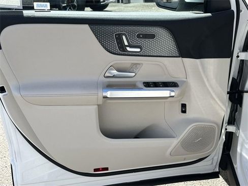 Used 2024 Mercedes-Benz EQB 250+ image 22