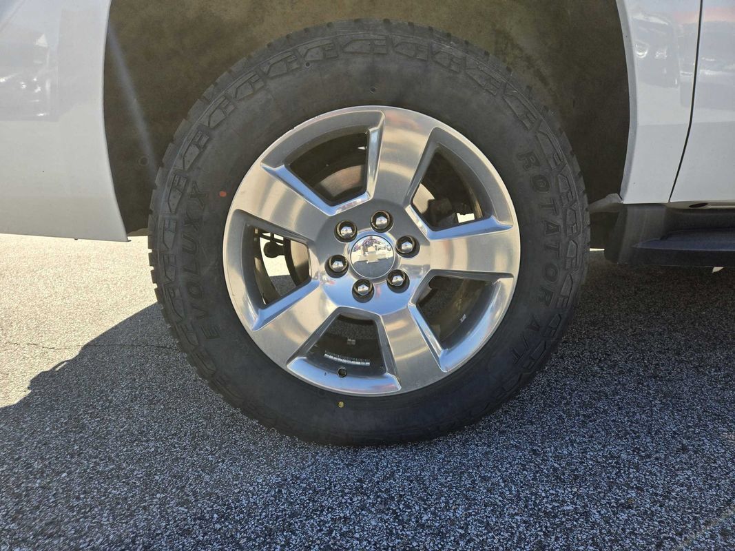 Used 2019 Chevrolet Suburban LT AWD/4WD image 35