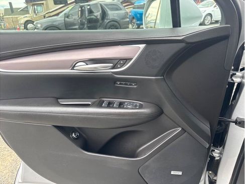 Used 2017 Cadillac XT5 Luxury FWD image 14