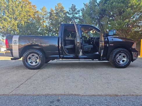 Used 2017 RAM 1500 ST w/ SXT Appearance Group image 40