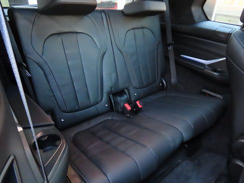 Used 2021 BMW X7 M50i image 14