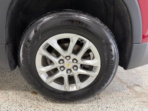 Used 2021 Chevrolet Traverse LT image 38