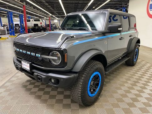 Used 2023 Ford Bronco Wildtrak image 7