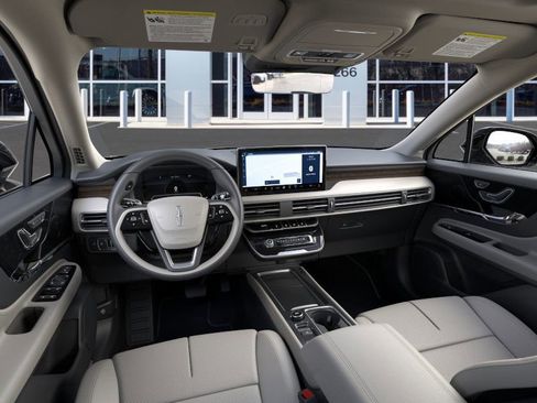 New 2025 Lincoln Corsair Reserve image 9