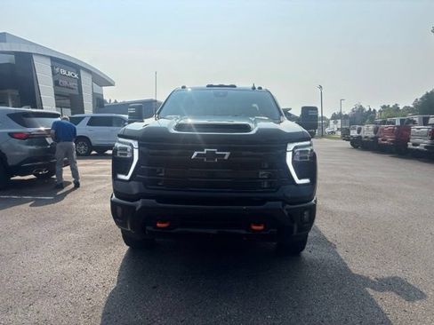 Used 2024 Chevrolet Silverado 2500 LTZ w/ LTZ Plus Package AWD/4WD image 3