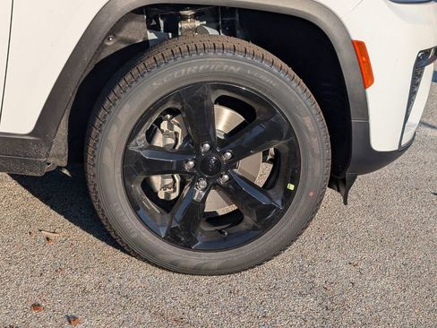 New 2026 Jeep Grand Cherokee L Limited RWD image 9