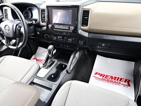 Certified 2022 Nissan Frontier SV w/ Technology Package AWD/4WD image 18