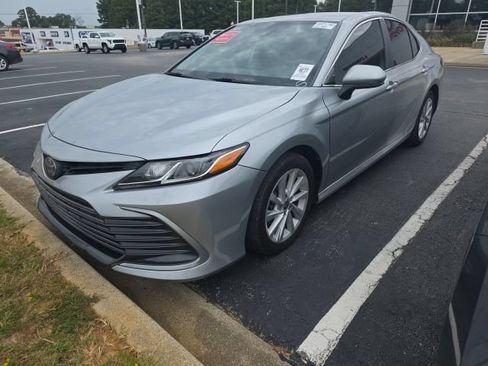Used 2022 Toyota Camry LE FWD image 1
