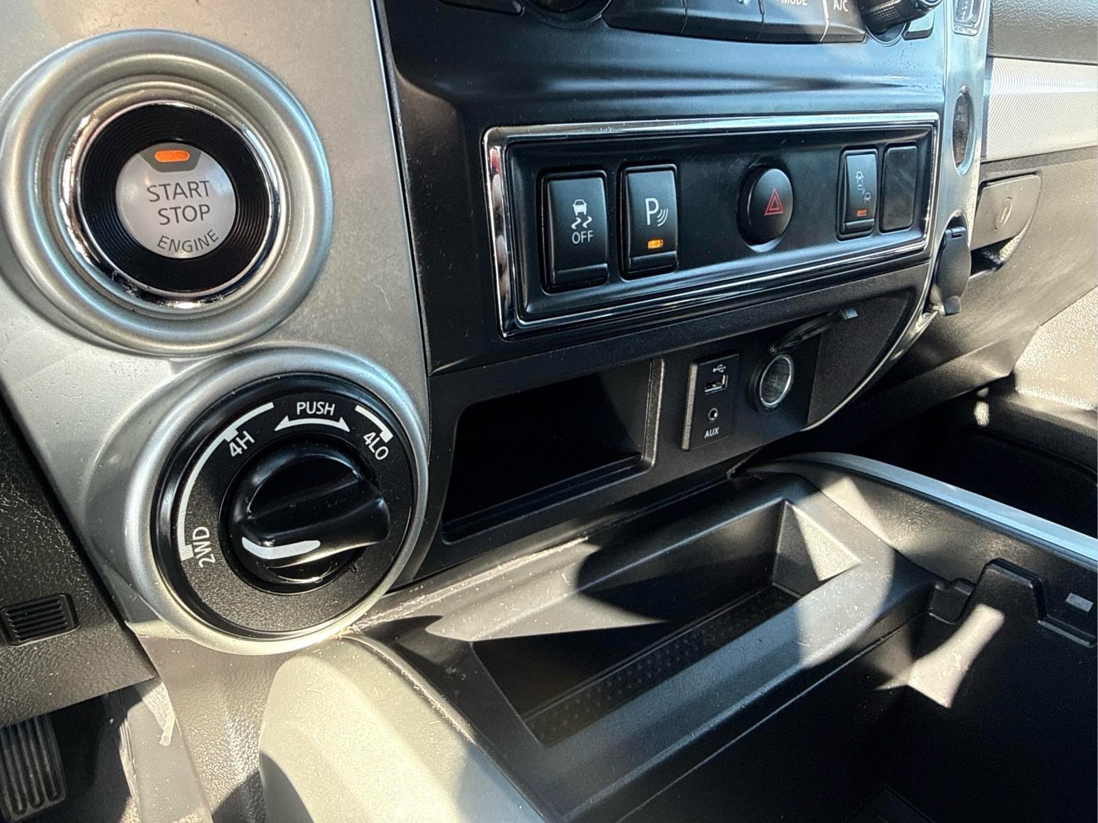 Used 2018 Nissan Titan PRO-4X AWD/4WD image 25