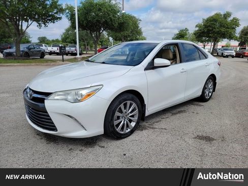 Used 2017 Toyota Camry XLE w/ Moonroof Package FWD image 1