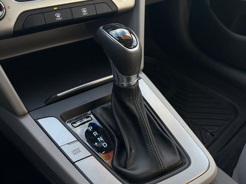 Used 2018 Hyundai Elantra SEL image 9