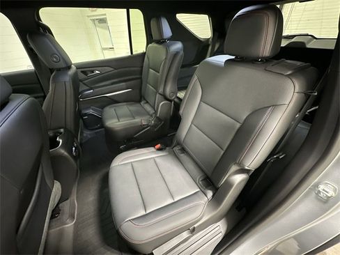 Used 2025 Chevrolet Traverse Z71 w/ Enhanced Driving Package image 20