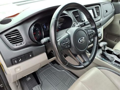 Used 2020 Kia Sedona EX FWD image 18