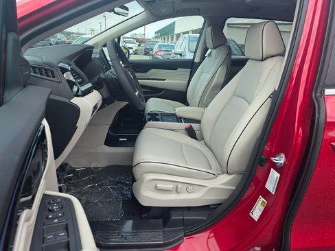 New 2026 Honda Odyssey Touring image 9