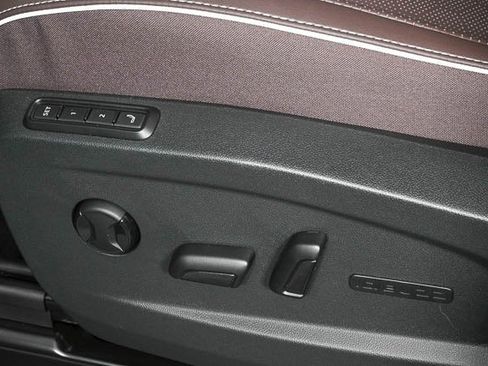 New 2025 Volkswagen ID. Buzz Pro S image 8