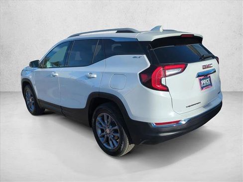 Used 2024 GMC Terrain SLT image 8