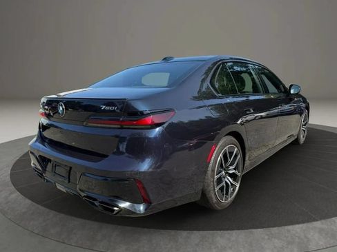 Used 2023 BMW 760i xDrive AWD/4WD image 5