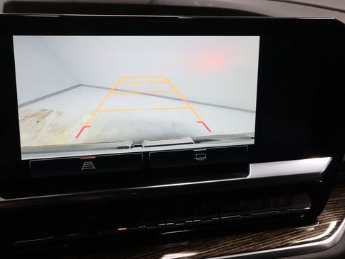 Used 2023 GMC Sierra 1500 SLE image 3