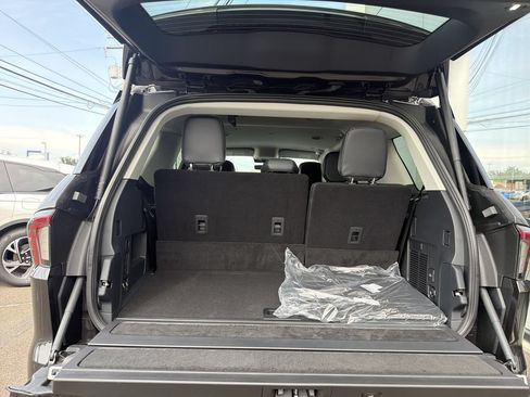 New 2027 Lincoln Navigator Premiere AWD/4WD image 12