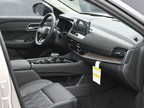 New 2026 Nissan Rogue Platinum w/ Tech Package image 6