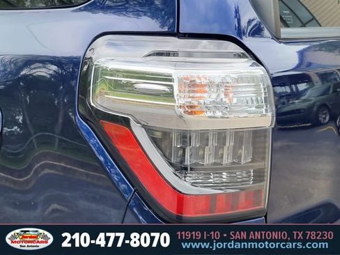 Used 2018 Toyota 4Runner SR5 Premium AWD/4WD image 9