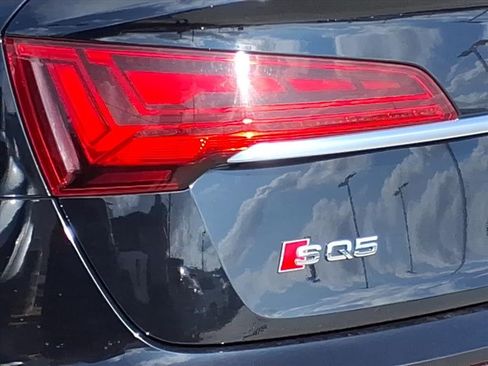 Used 2022 Audi SQ5 Premium w/ Convenience Package image 11