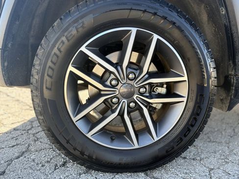 Used 2021 Jeep Grand Cherokee Limited w/ Luxury Group II image 11