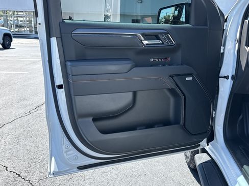 Used 2025 GMC Sierra 1500 AT4 w/ AT4 Premium Package AWD/4WD image 10