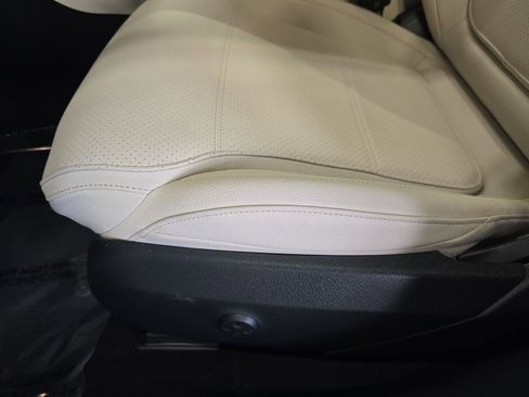 Certified 2025 Mercedes-Benz C 300 Sedan image 33