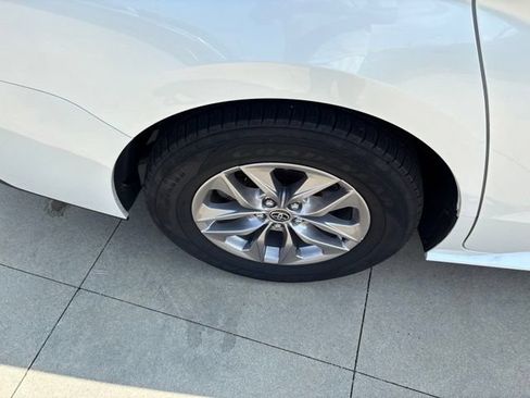 Used 2023 Toyota Sienna XLE FWD image 10