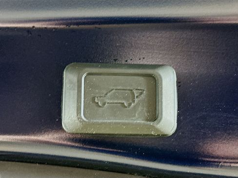 Used 2022 Toyota RAV4 XLE Premium image 29