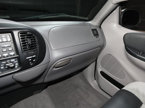 Used 2000 Ford F150 Lightning RWD image 59