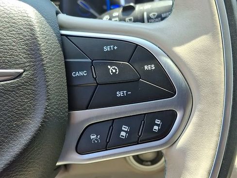 Used 2018 Chrysler Pacifica Limited w/ Advanced Safetytec Group FWD image 22