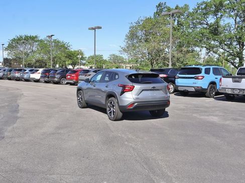 Used 2024 Chevrolet Trax RS FWD image 5