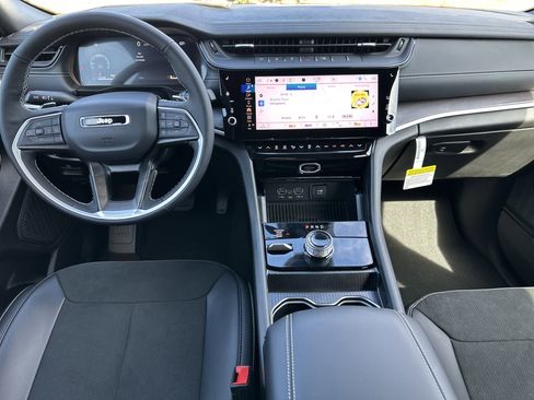 New 2026 Jeep Grand Cherokee Altitude image 6