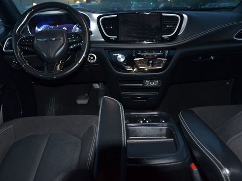 Used 2021 Chrysler Pacifica Touring w/ S Appearance Package image 29