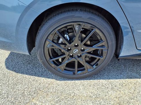 New 2025 Nissan Sentra SR w/ Midnight Edition FWD image 10