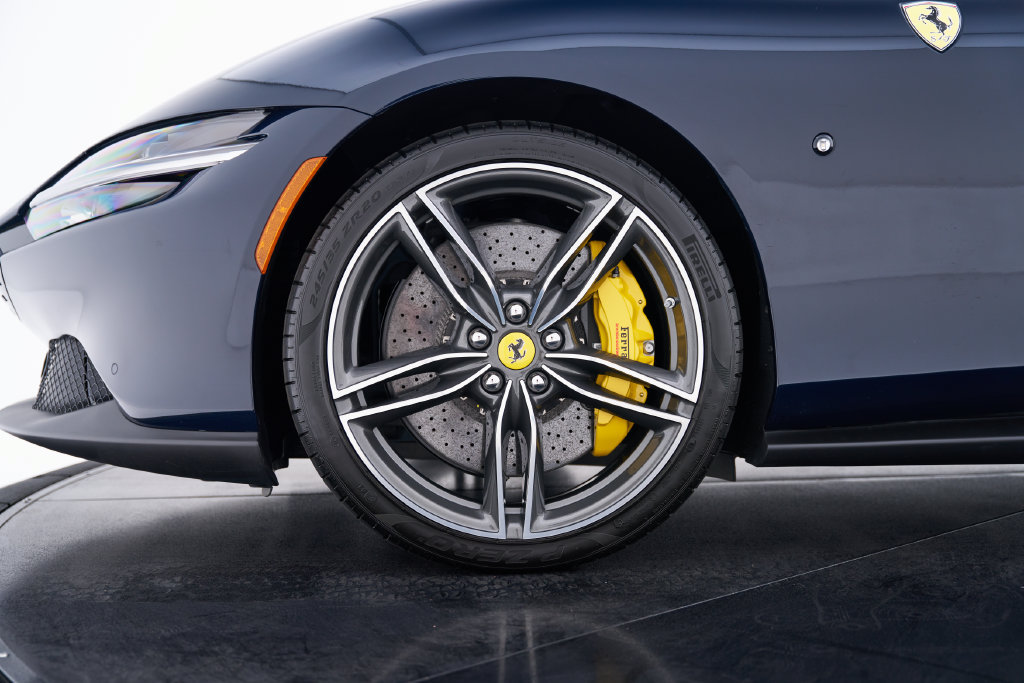 Used 2025 Ferrari Roma Spider RWD image 3
