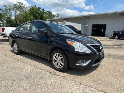Used 2015 Nissan Versa SV w/ SV Appearance Package FWD image 7