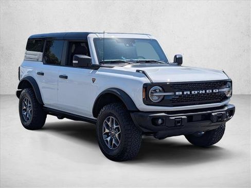 Used 2025 Ford Bronco Badlands AWD/4WD image 3