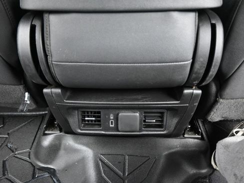 Used 2024 GMC Sierra 1500 SLT image 24