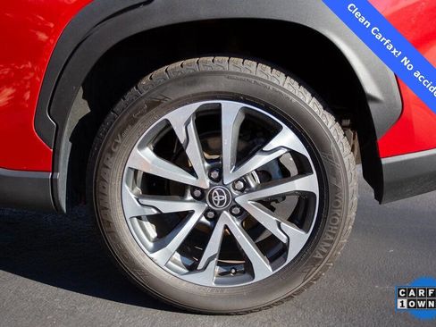 Used 2022 Toyota Corolla Cross XLE image 12