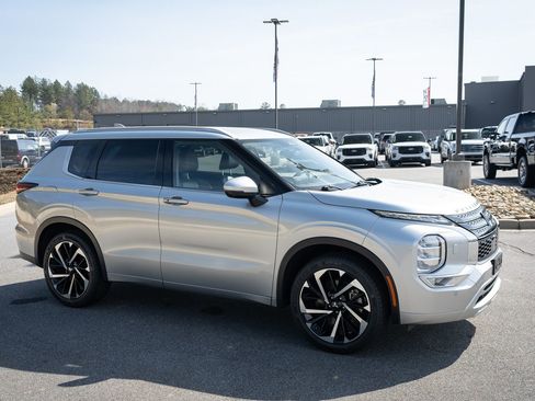 Used 2022 Mitsubishi Outlander SEL image 12