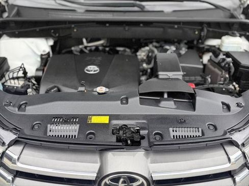 Used 2019 Toyota Highlander Limited Platinum AWD/4WD image 34