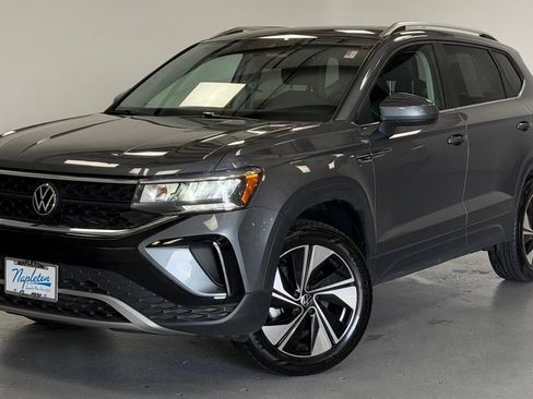 Used 2024 Volkswagen Taos SE AWD/4WD image 1